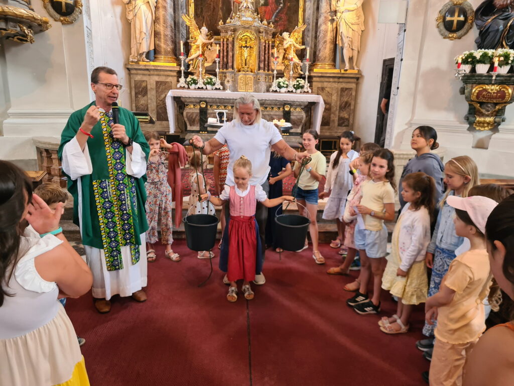 Kinder, Familiengottesdienst & Grillfest Pfarre Mariahilf Kinder